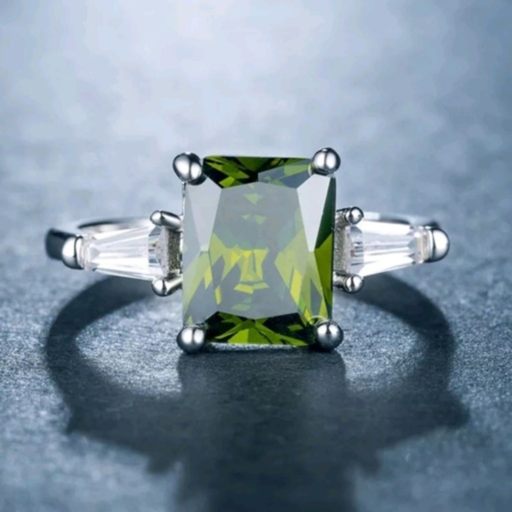 New 925 Stamped Princess Cut Peridot Ring - Picture 2 of 5